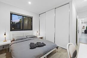Premium Modern Homestay-Walk to Curtin University-Shared Kitchen