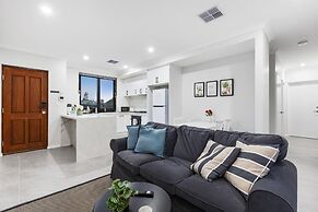 Premium Modern Homestay-Walk to Curtin University-Shared Kitchen