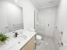 Premium Modern Homestay-Walk to Curtin University-Shared Kitchen