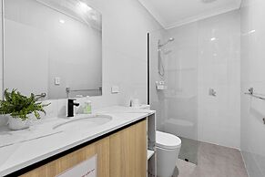 Premium Modern Homestay-Walk to Curtin University-Shared Kitchen