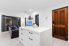 Premium Modern Homestay-Walk to Curtin University-Shared Kitchen
