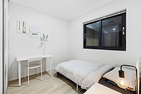 Premium Modern Homestay-Walk to Curtin University-Shared Kitchen