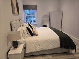 Apartment - Sleeps 6 & Near Station