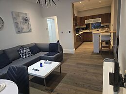 Apartment - Sleeps 6 & Near Station