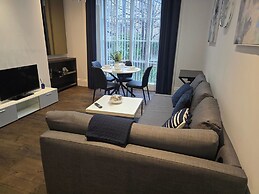 Apartment - Sleeps 6 & Near Station