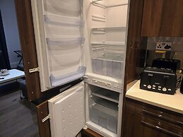 Apartment - Sleeps 6 & Near Station