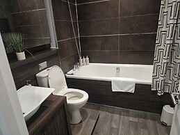Apartment - Sleeps 6 & Near Station
