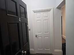 Apartment - Sleeps 6 & Near Station