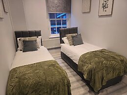 Apartment - Sleeps 6 & Near Station