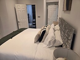 Apartment - Sleeps 6 & Near Station