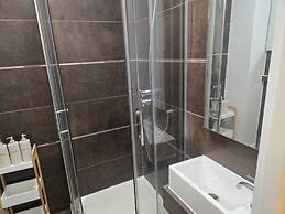 Apartment - Sleeps 6 & Near Station