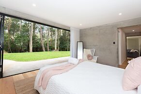 Daydream Cottage - Beachside Luxury in Lilli Pilli