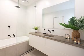 Daydream Cottage - Beachside Luxury in Lilli Pilli