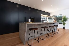 Daydream Cottage - Beachside Luxury in Lilli Pilli