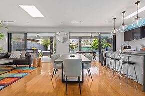 Bright Family Home in Rydalmere With Yard & BBQ