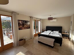 La Rocaille, House for 6 With Swimming Pool
