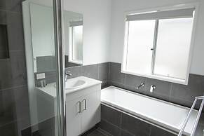 Spacious 4-bed House in Leafy Plainland