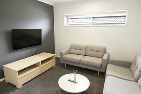 Spacious 4-bed House in Leafy Plainland