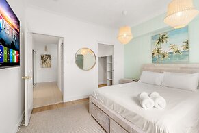 Spacious 2-bed With Private Rooftop & BBQ Access