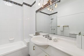 Spacious 2-bed With Private Rooftop & BBQ Access