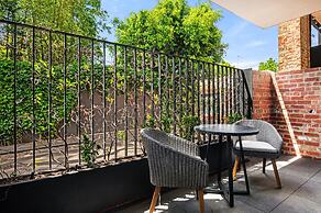 Stylish 3-bed Townhouse in Vibrant Fitzroy