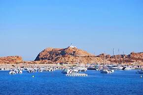 Chic Romantic Getaway in L'ile Rousse