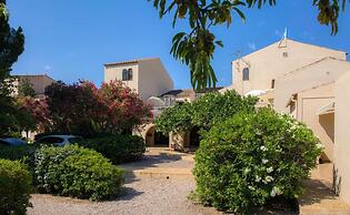 Chic Romantic Getaway in L'ile Rousse