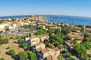 Chic Romantic Getaway in L'ile Rousse