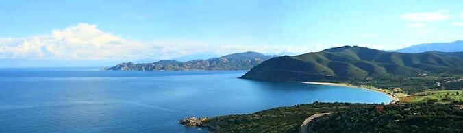 Chic Romantic Getaway in L'ile Rousse