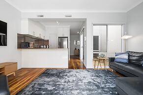 Elegant 3-bed Townhouse in Leafy Kensington