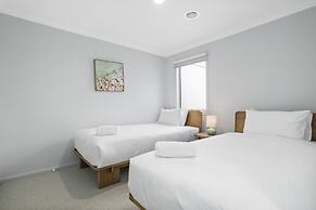 Elegant 3-bed Townhouse in Leafy Kensington