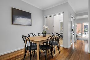 Elegant 3-bed Townhouse in Leafy Kensington