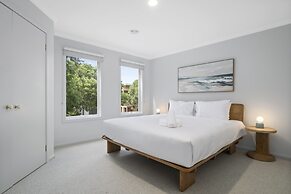 Elegant 3-bed Townhouse in Leafy Kensington