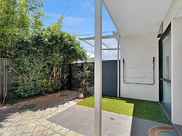 Peaceful 1-bed Unit in Leafy Yokine