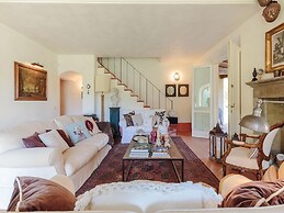Villa in Camaiore With Pool & Tuscan Views