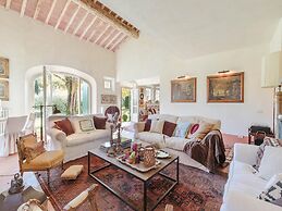 Villa in Camaiore With Pool & Tuscan Views