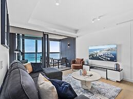 Luxury Beachfront 1-bed Apartment With Pool & Gym