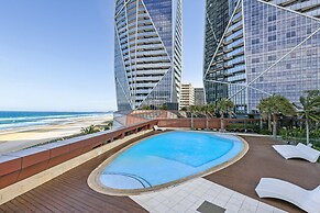 Luxury Beachfront 1-bed Apartment With Pool & Gym