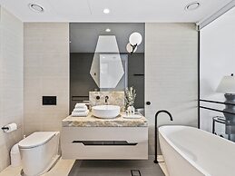 Luxury Beachfront 1-bed Apartment With Pool & Gym