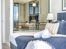 Luxury Beachfront 1-bed Apartment With Pool & Gym