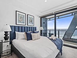 Luxury Beachfront 1-bed Apartment With Pool & Gym