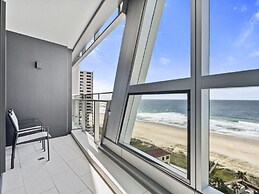 Luxury Beachfront 1-bed Apartment With Pool & Gym