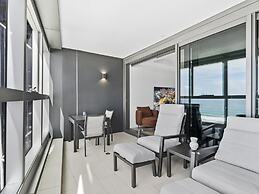 Luxury Beachfront 1-bed Apartment With Pool & Gym