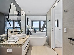 Luxury Beachfront 1-bed Apartment With Pool & Gym