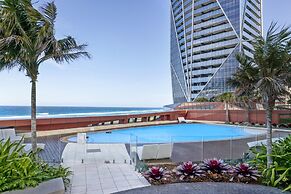 Luxury Beachfront 1-bed Apartment With Pool & Gym