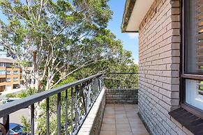 Bright 2-bedroom Apartment Near Coogee Beach