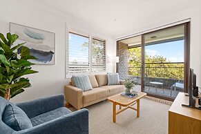 Bright 2-bedroom Apartment Near Coogee Beach