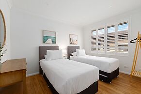 Bright 2-bedroom Apartment Near Coogee Beach