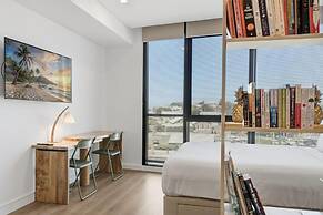 Coastal Apartment With Rooftop Pool