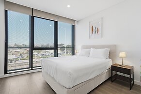 Coastal Apartment With Rooftop Pool